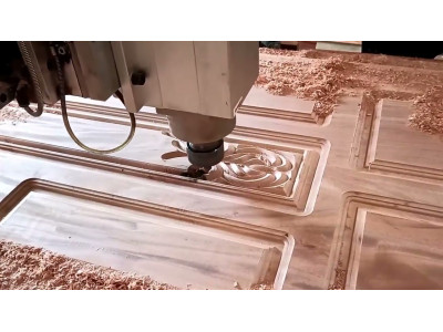 Як вибрати обладнання для обробки кромок і декоративних елементів дверей?